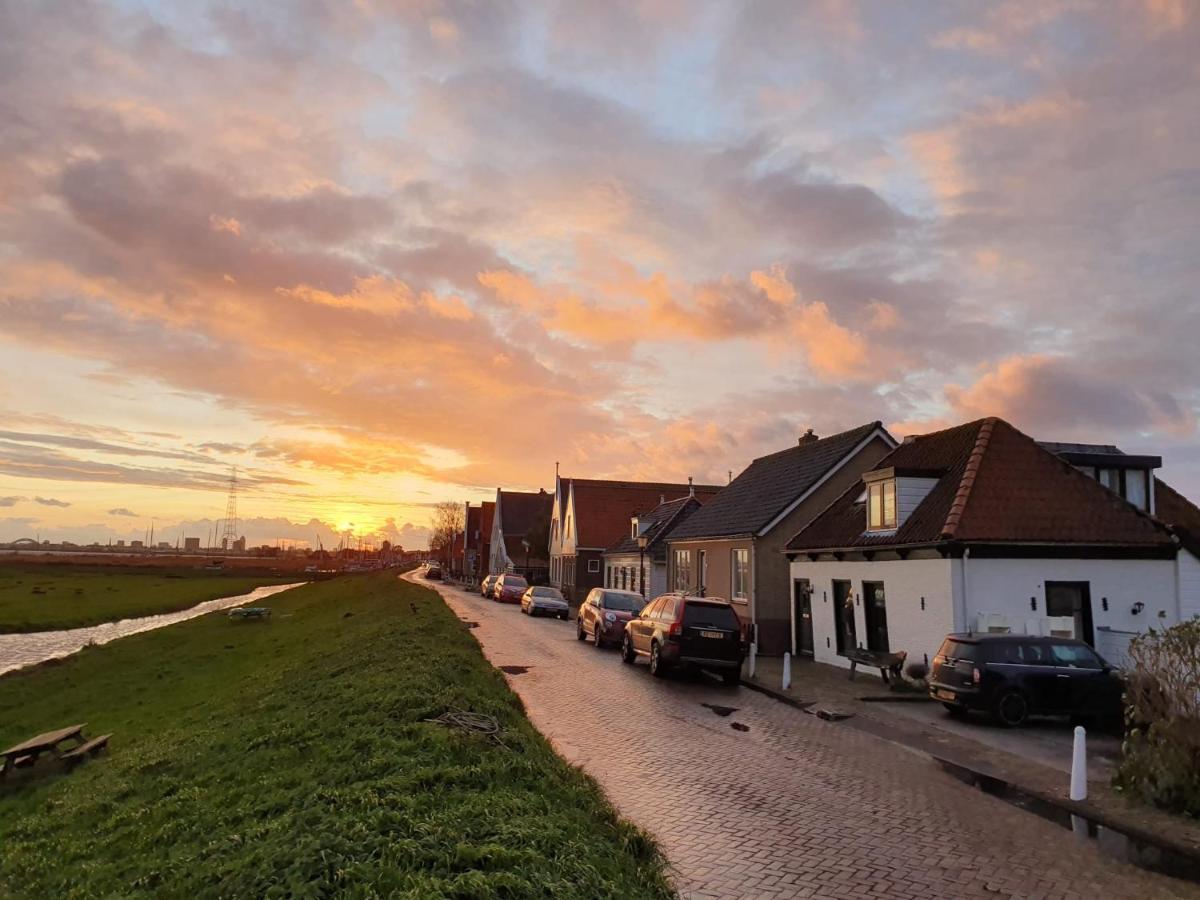 Very In Durgerdam, With Private Garden, Free Parking, Pets Allowed Casa vacanze *